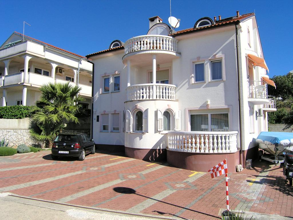 Apartments Kristina Krk Town Exterior foto